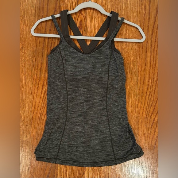 Lululemon Run For Gold Tank - Size 4 - Picture 1 of 6